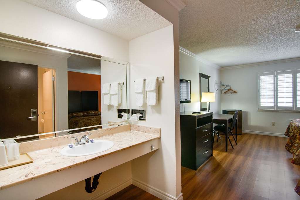Motel 6 Van Nuys Бербанк Номер фото