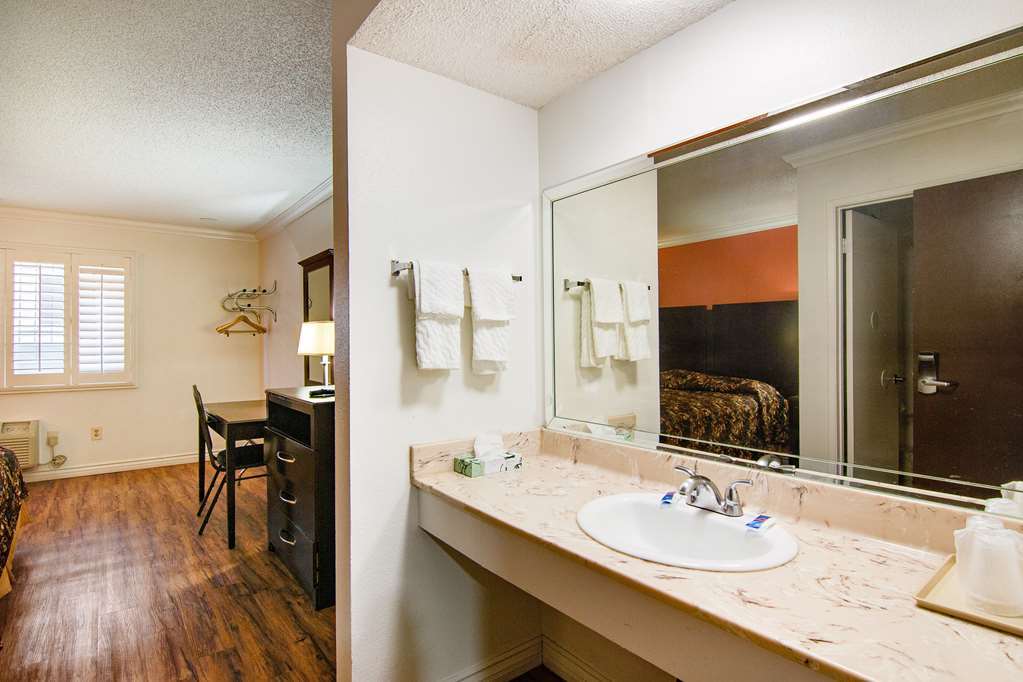 Motel 6 Van Nuys Бербанк Номер фото