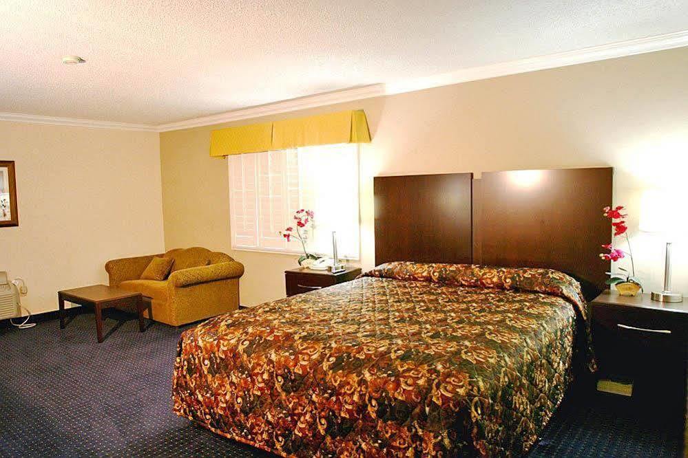 Motel 6 Van Nuys Бербанк Экстерьер фото