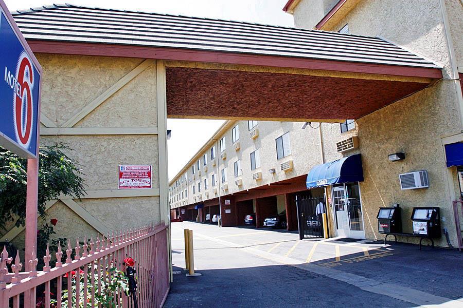 Motel 6 Van Nuys Бербанк Экстерьер фото